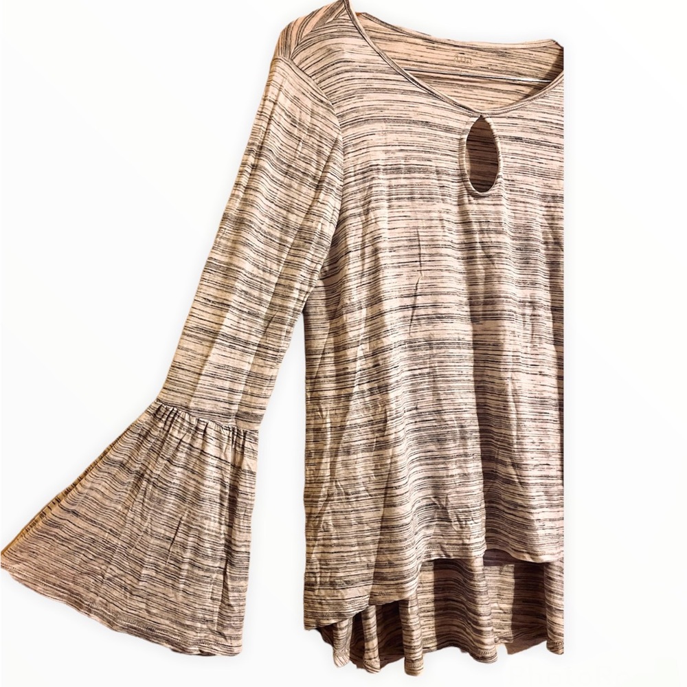 a.n.a Bell Sleeve Keyhole Top